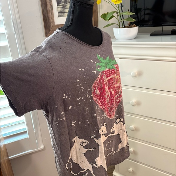 Magnolia Pearl NWT Discotheque Fraises Tee in Ozzy - OSFM - Picture 5 of 12